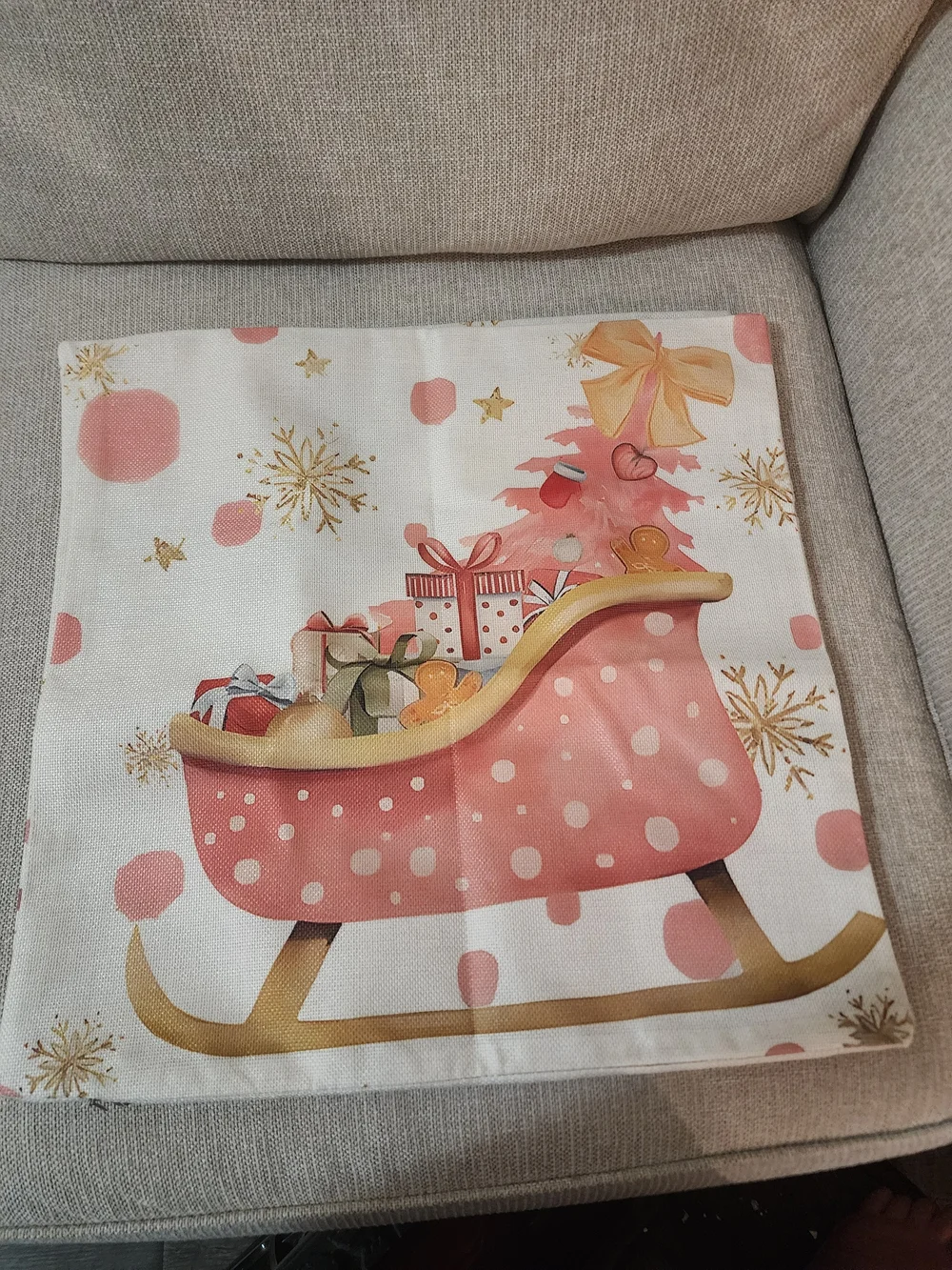 Pink Christmas Decorative Pillow Covers. Set of 4.  16